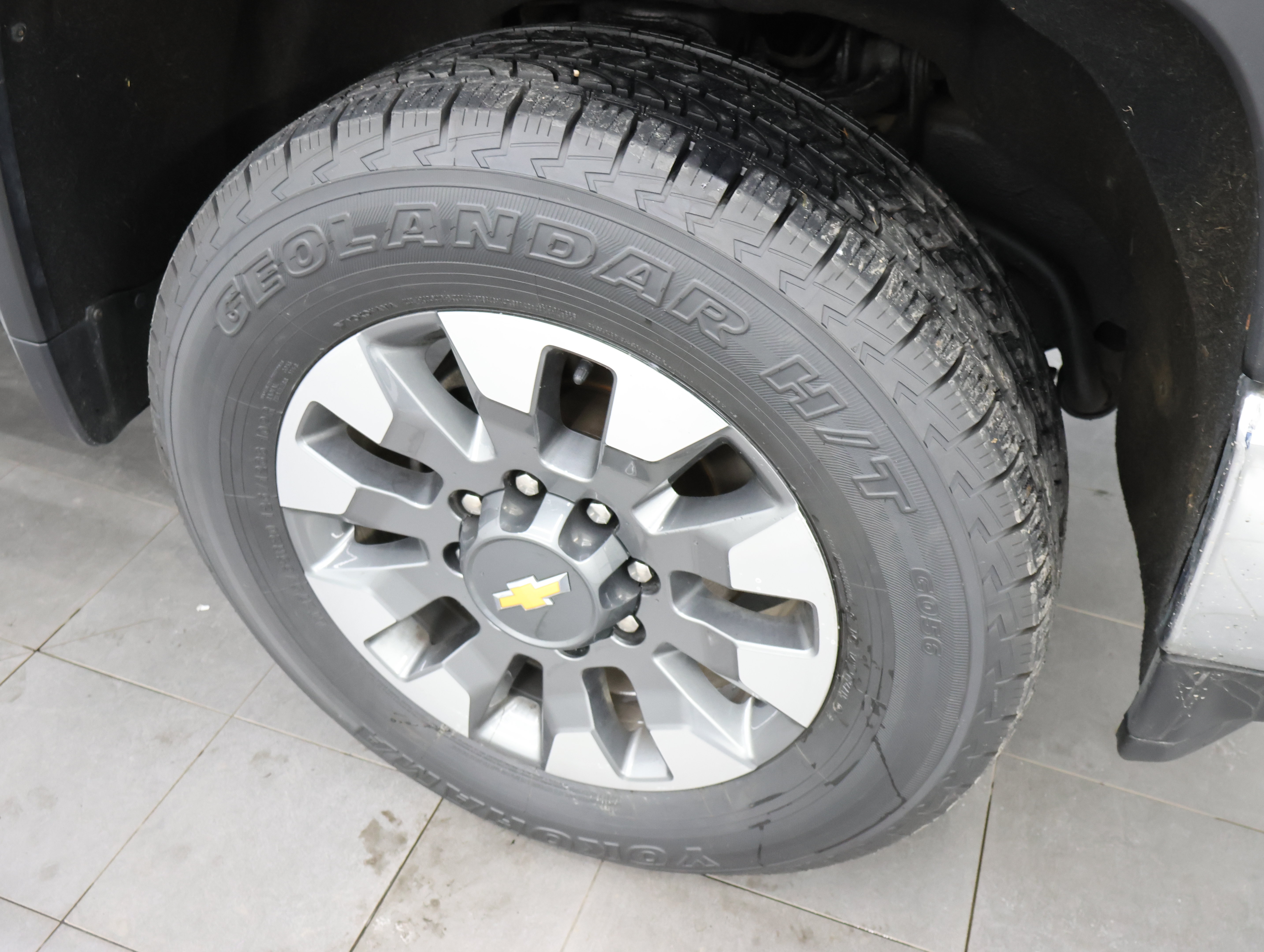 Used 2023 Chevrolet Silverado 2500 LT AWD/4WD image 3