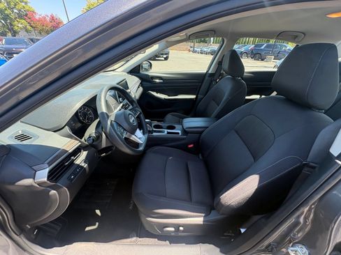 Used 2025 Nissan Altima 2.5 SV FWD image 27