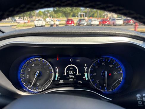 Used 2026 Chrysler Pacifica Limited FWD image 12