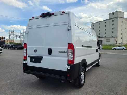 Used 2025 RAM ProMaster 2500 w/ Convenience Group FWD image 8