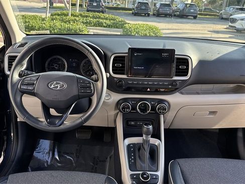 Used 2022 Hyundai Venue Limited image 37