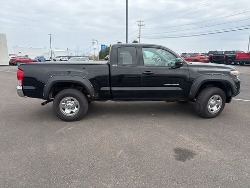 Used 2016 Toyota Tacoma SR5 w/ Towing Package AWD/4WD image 8
