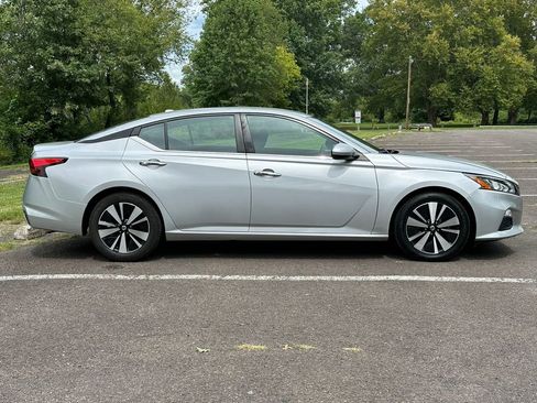 Used 2022 Nissan Altima 2.5 SV image 3