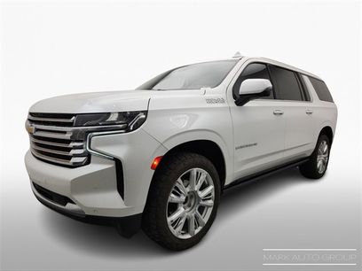 Used 2022 Chevrolet Suburban High Country w/ Premium Package 2