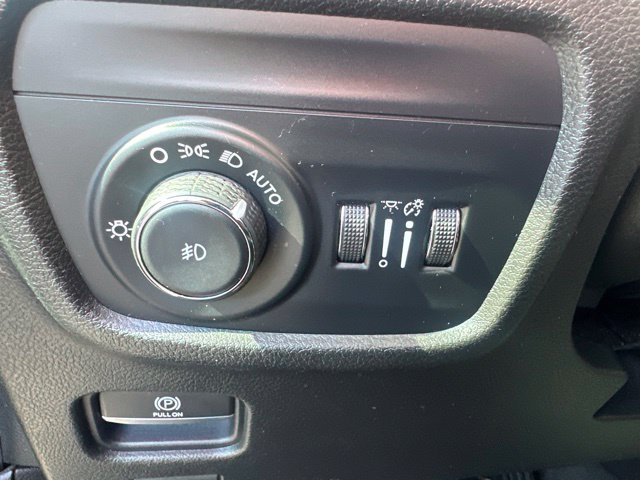 Used 2022 Jeep Grand Cherokee L Limited AWD/4WD image 35