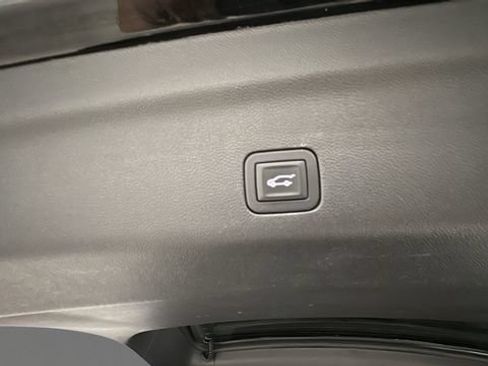 Used 2025 Chevrolet Tahoe High Country AWD/4WD image 33