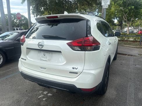 Used 2018 Nissan Rogue SV w/ Premium Package FWD image 2