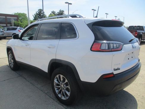 Used 2019 Jeep Cherokee Latitude Plus w/ Cold Weather Group AWD/4WD image 4