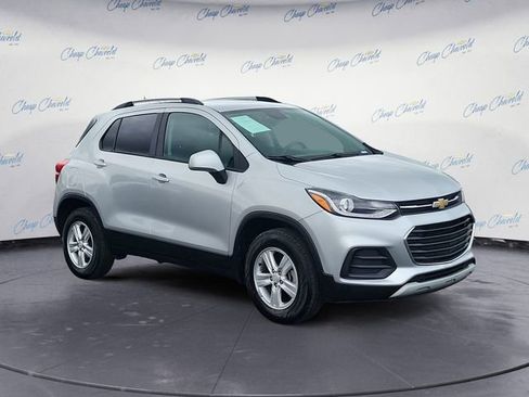 Used 2022 Chevrolet Trax LT w/ LT Convenience Package image 7
