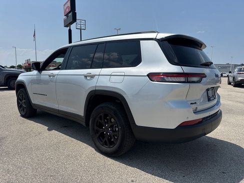 Used 2025 Jeep Grand Cherokee L Altitude AWD/4WD image 4