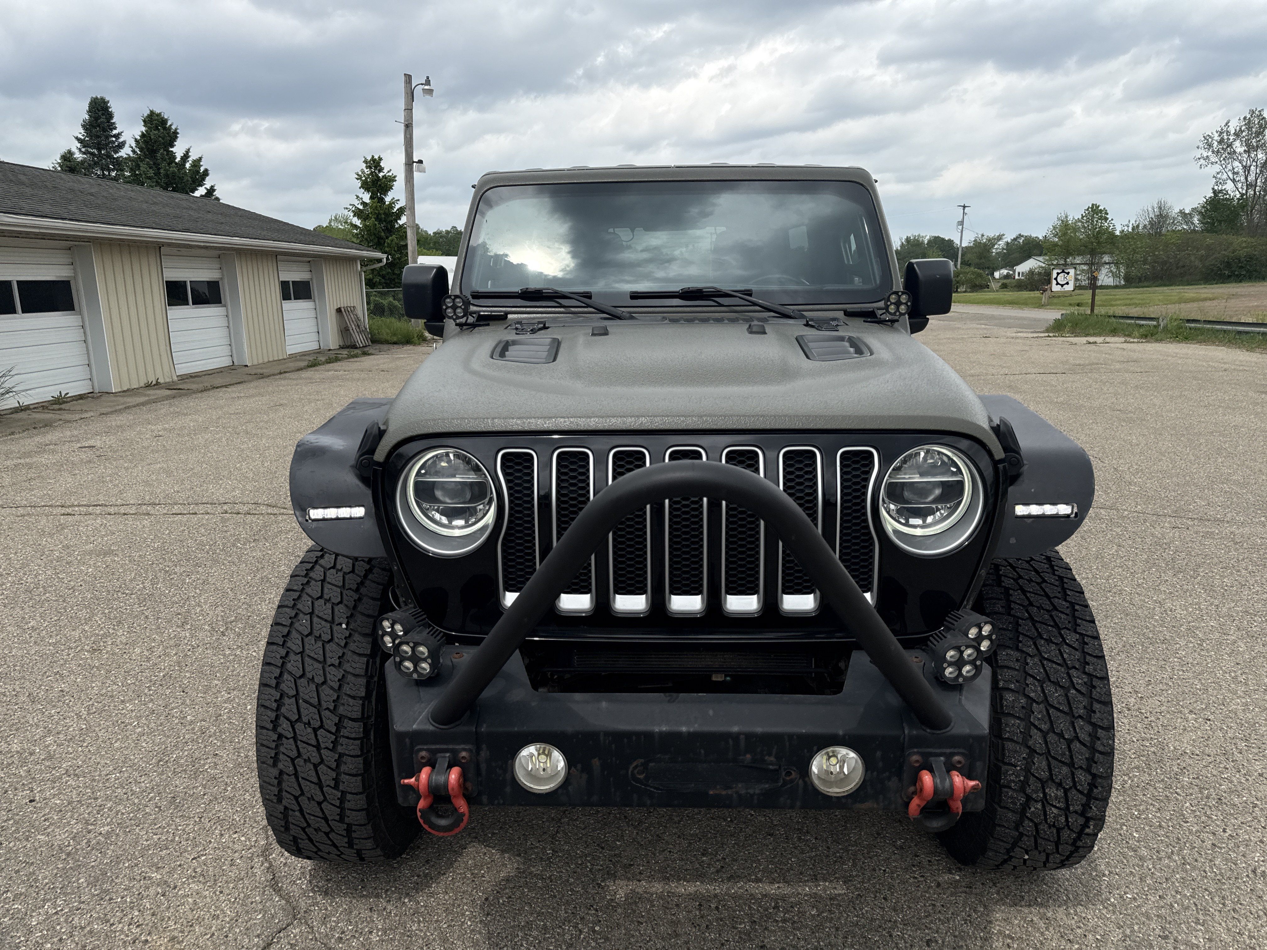 Used 2018 Jeep Wrangler Unlimited Sahara AWD/4WD image 11