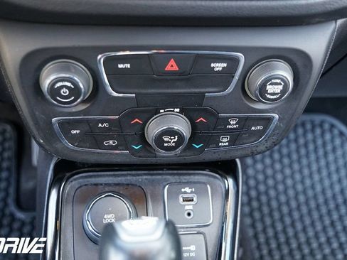 Used 2020 Jeep Compass Latitude image 26