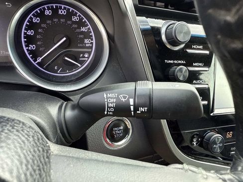 Used 2018 Toyota Camry image 39