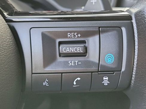 Used 2022 Nissan Rogue SV image 9