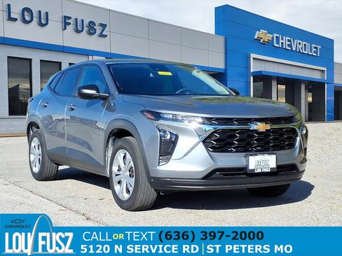 Used 2025 Chevrolet Trax LS image 1