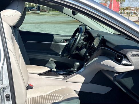 Used 2023 Toyota Camry SE w/ Convenience Package image 9