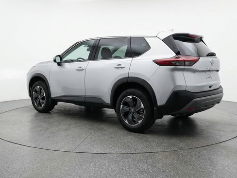 Used 2025 Nissan Rogue SV image 6