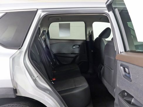 Used 2022 Nissan Rogue SV image 32