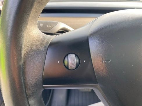 Used 2021 Tesla Model Y Long Range AWD/4WD image 24