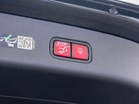 New 2025 Mercedes-Benz GLC 300 4MATIC image 32