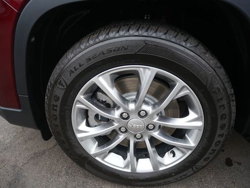 Used 2019 Jeep Cherokee Latitude Plus image 32