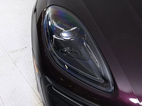 Certified 2024 Porsche Macan image 11