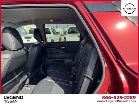 Used 2023 Nissan Pathfinder SL image 12