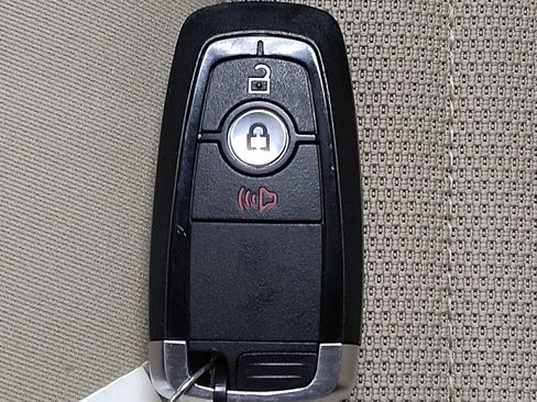 Used 2024 Ford Edge SE image 32