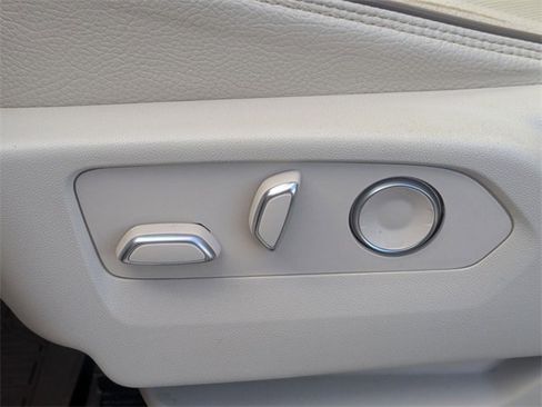 Used 2021 GMC Yukon Denali w/ Denali Premium Package image 18