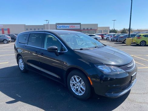 Used 2022 Chrysler Voyager LX image 1