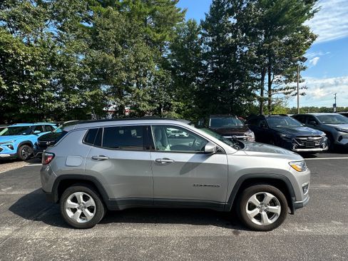 Used 2020 Jeep Compass Latitude w/ Popular Equipment Group AWD/4WD image 5