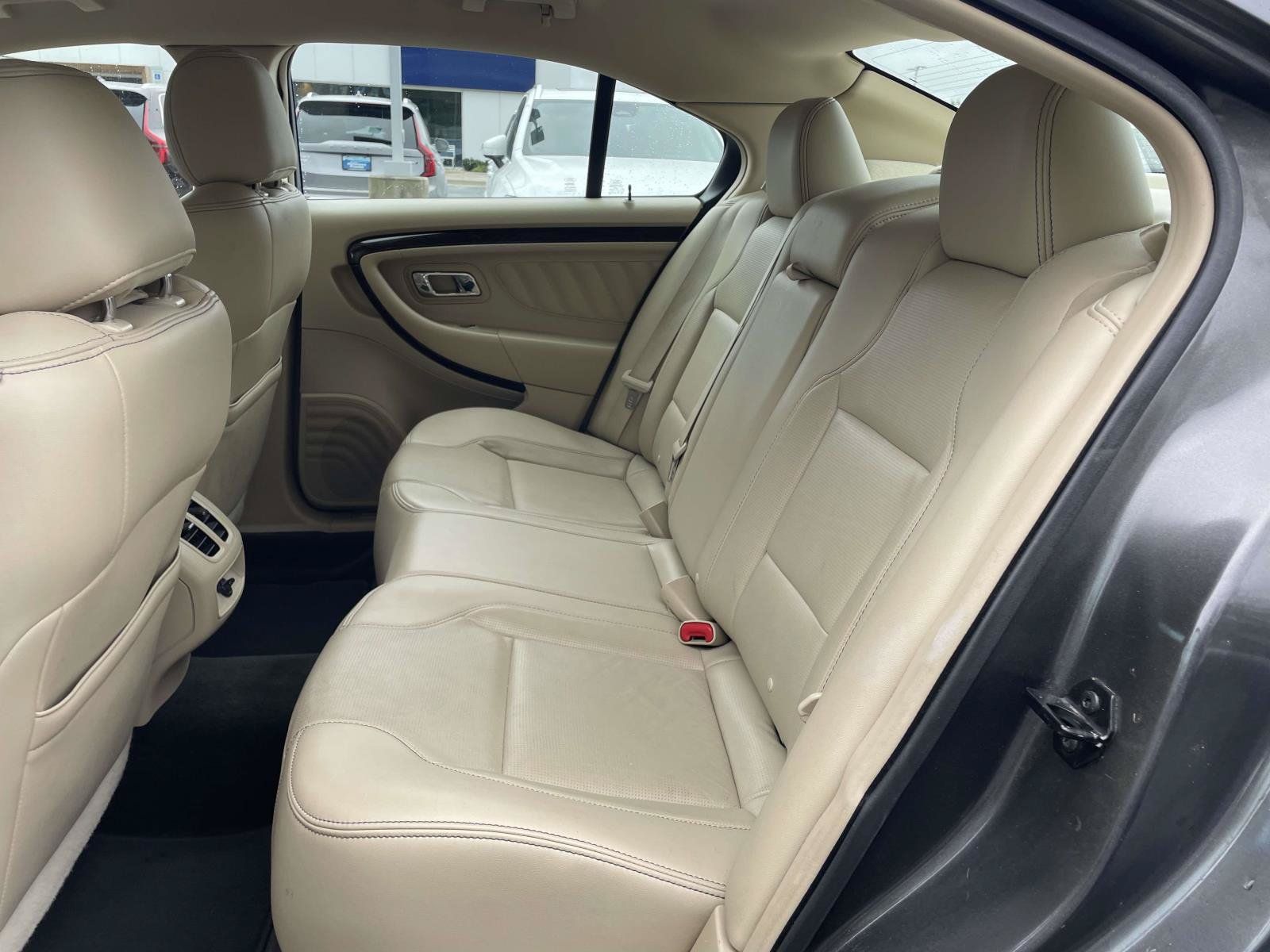 Used 2016 Ford Taurus Limited FWD image 3