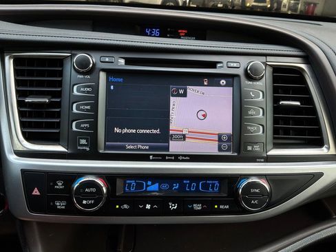 Used 2017 Toyota Highlander Limited FWD image 30