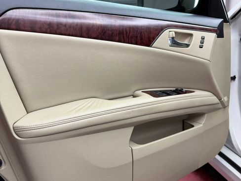 Used 2011 Toyota Avalon Limited FWD image 9