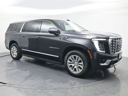 Used 2025 GMC Yukon XL Denali image 7