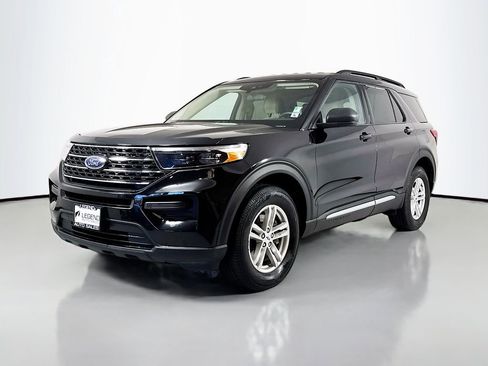 Used 2024 Ford Explorer XLT AWD/4WD image 1