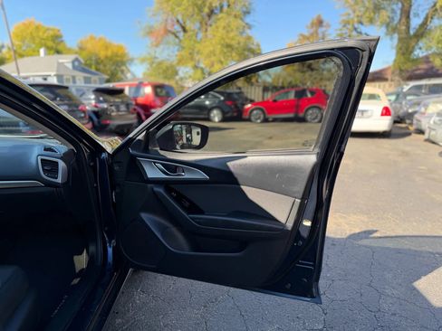 Used 2018 MAZDA MAZDA3 Sport image 20