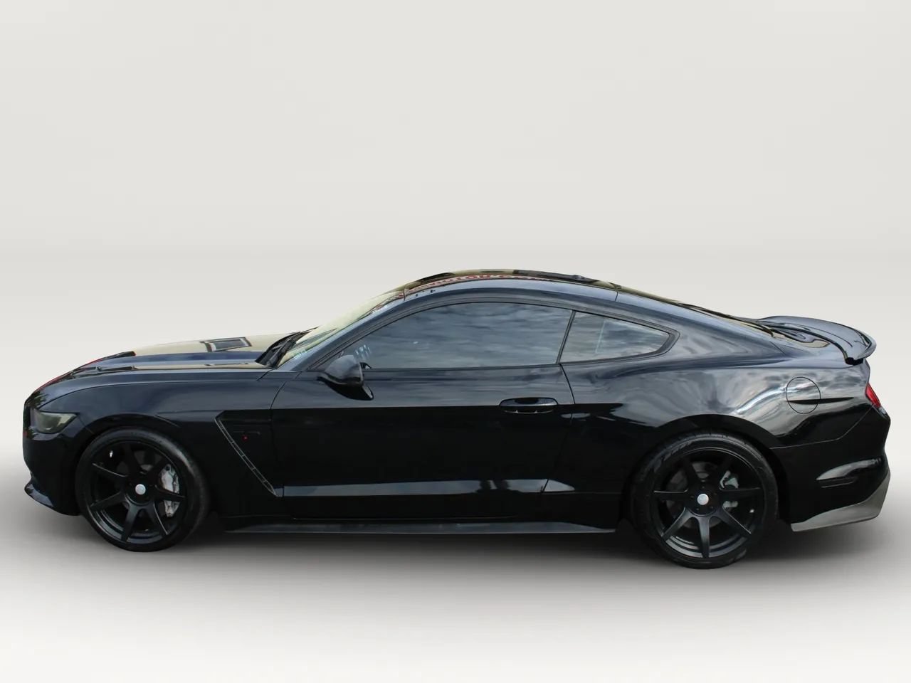 Used 2016 Ford Mustang GT Premium w/ Black Accent Package RWD image 5