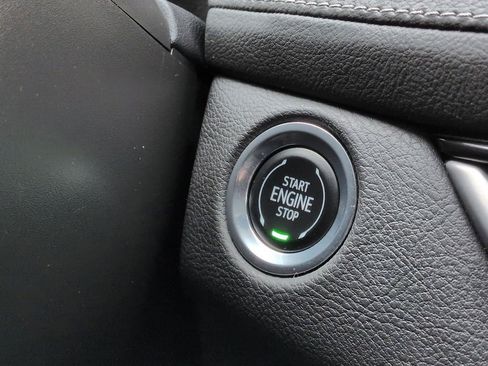 Used 2024 Cadillac XT4 Premium Luxury image 9