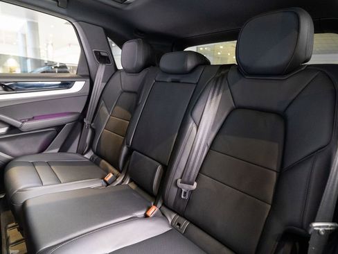 Certified 2025 Porsche Cayenne AWD/4WD image 34