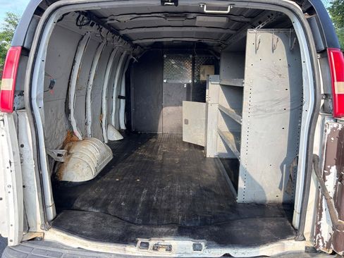 Used 2014 Chevrolet Express 2500 RWD image 9