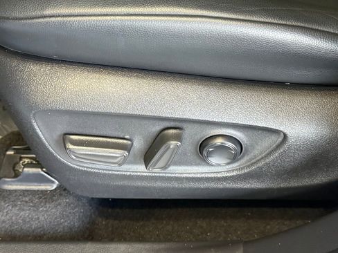 Used 2023 Toyota Highlander XLE image 22