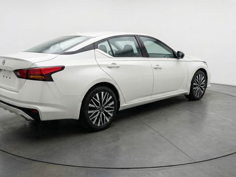 Used 2025 Nissan Altima 2.5 SV image 9