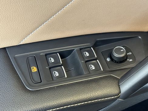 Used 2022 Volkswagen Tiguan SE R-Line FWD image 14