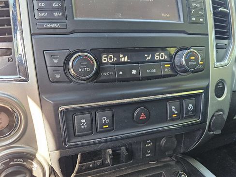 Used 2018 Nissan Titan PRO-4X w/ Pro-4x Convenience Package AWD/4WD image 23