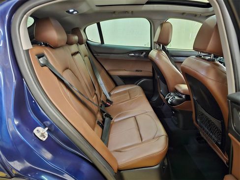 Used 2021 Alfa Romeo Stelvio Sprint w/ Nero Edizione image 12