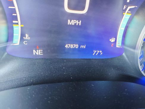 Used 2023 Chrysler Pacifica Touring-L FWD image 27