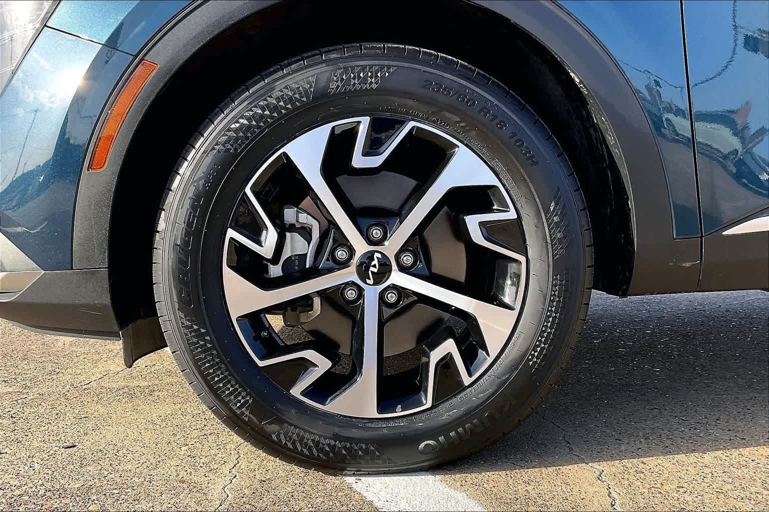 Certified 2025 Kia Sportage EX AWD/4WD image 8