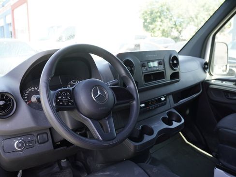 Used 2023 Mercedes-Benz Sprinter 1500 image 3