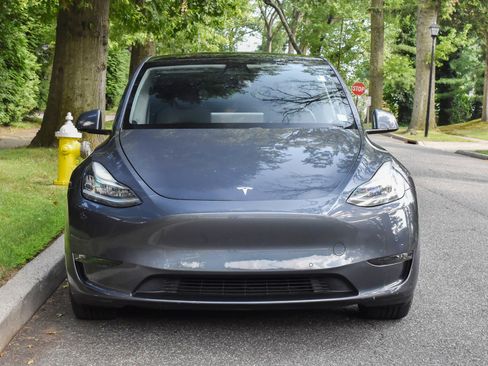Used 2021 Tesla Model Y Long Range image 13